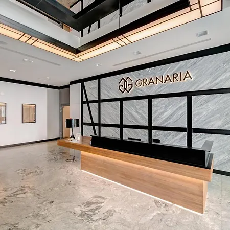 Premium Happiness On The Motlawa River *