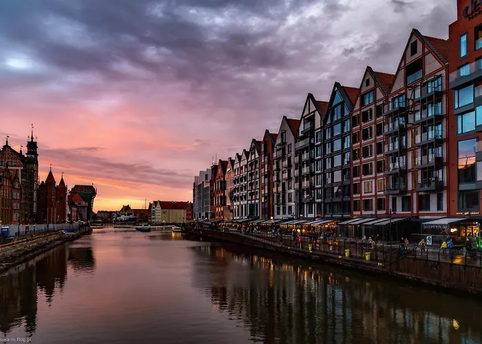 Premium Happiness On The Motlawa River Gdańsk