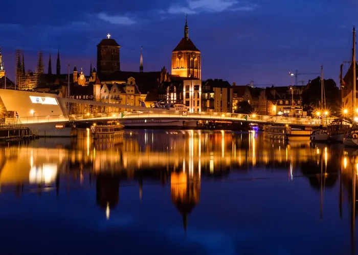 Premium Happiness On The Motlawa River